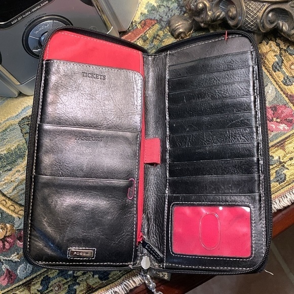 Large unisex, travel, fossil wallet - Picture 4 of 7